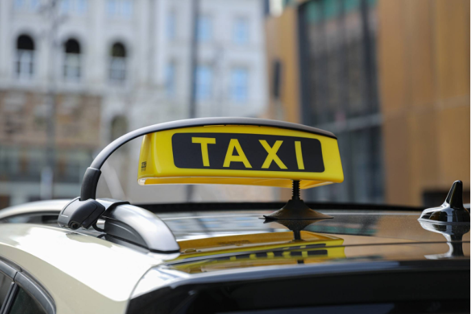 Wie ein Taxi Zentrale Ihnen hilft, schnell ein Taxi zu finden